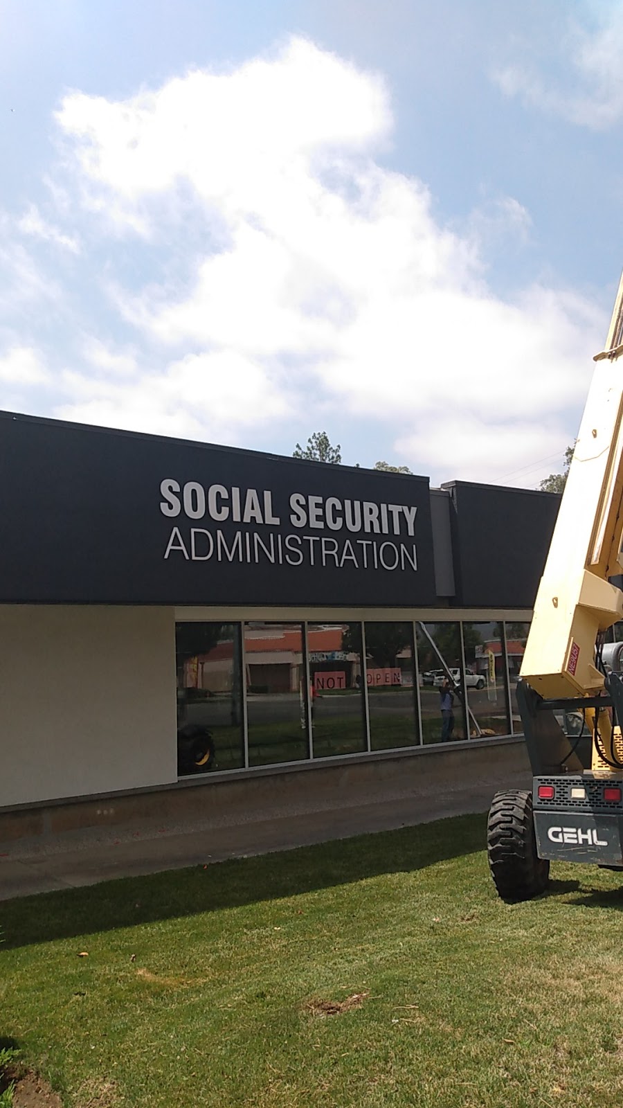 Social Security Administration | 10000 Magnolia Ave, Riverside, CA 92503, USA | Phone: (800) 772-1213