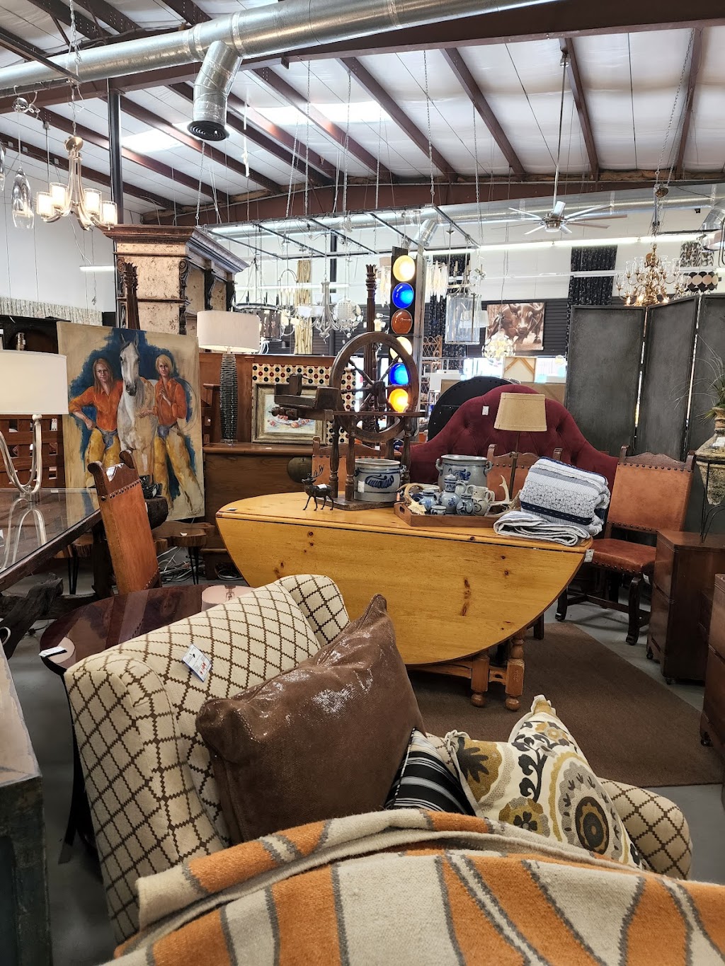 Kiss It Good Buy Grapevine Furniture Consignment | 201 E Franklin St, Grapevine, TX 76051, USA | Phone: (817) 481-9754