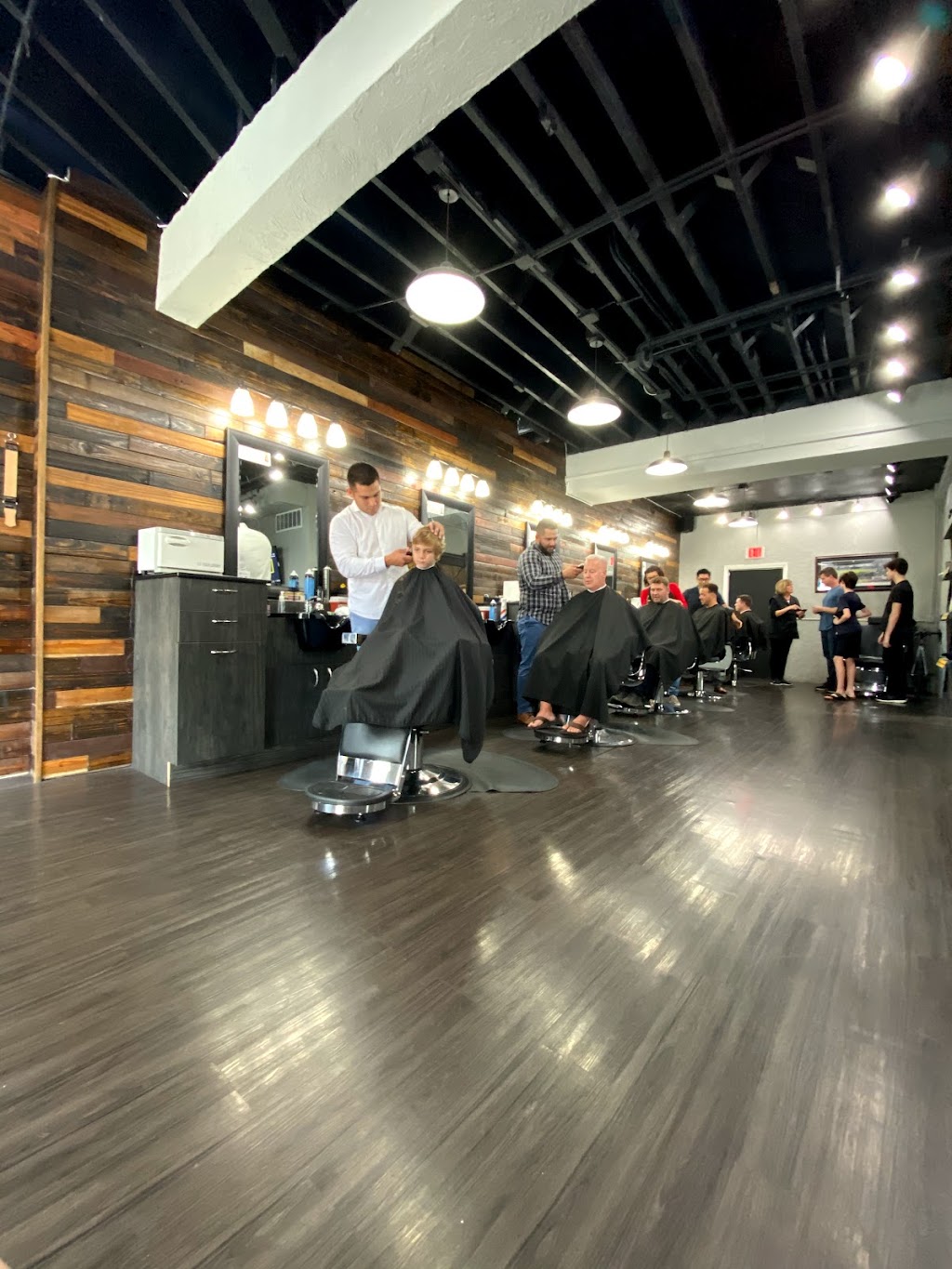 Burns Court Barbers | 417 S Pineapple Ave, Sarasota, FL 34236, USA | Phone: (941) 706-0634