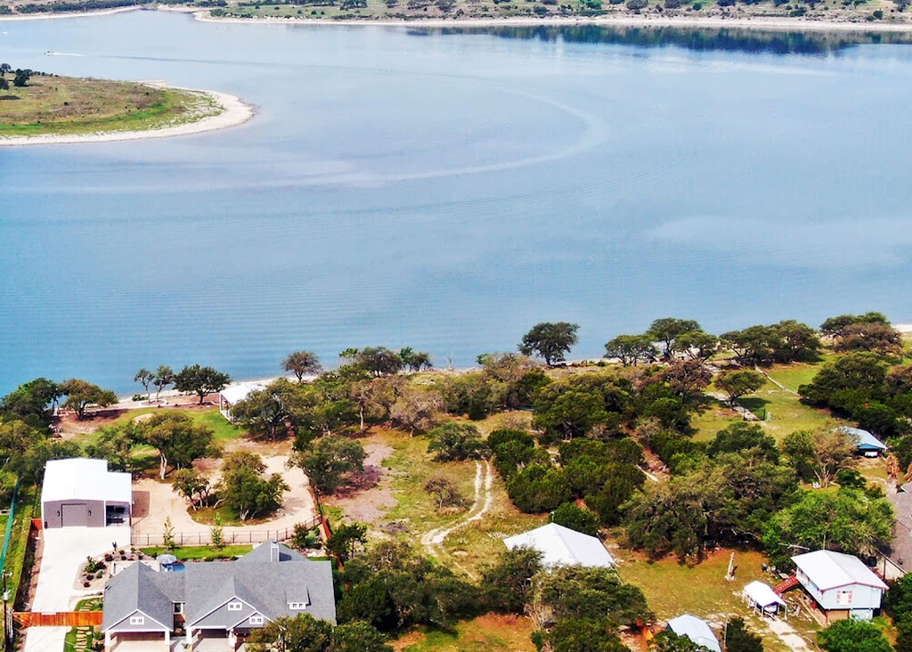 Tres A Lake Retreat | 790 Park Shores, Canyon Lake, TX 78133, USA | Phone: (512) 847-7460