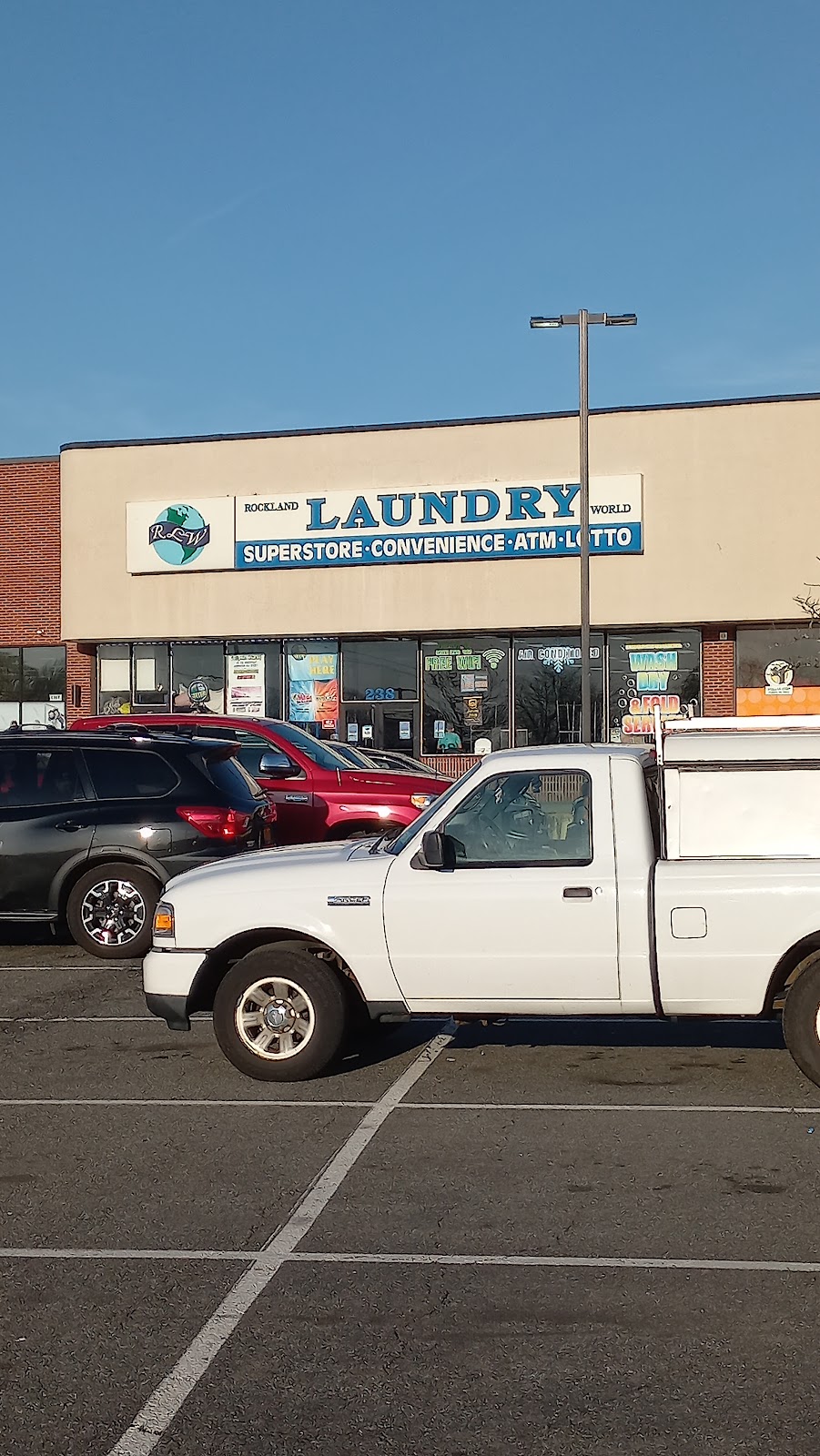 Rockland Laundry World | 238 N Main St, Spring Valley, NY 10977, USA | Phone: (845) 371-2400
