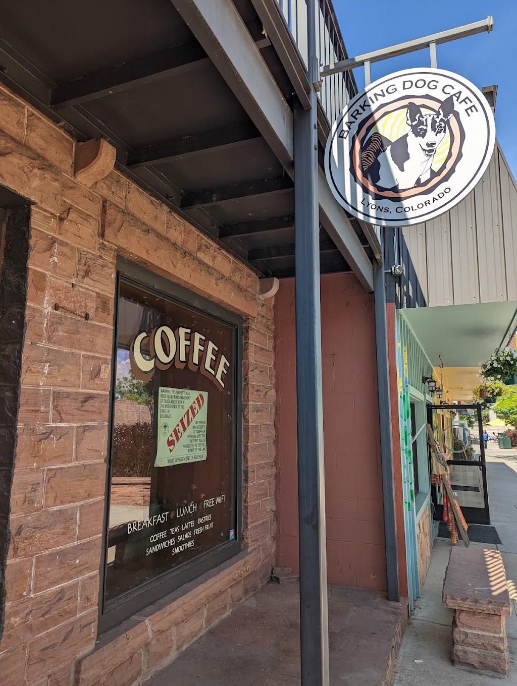 Barking Dog Cafe | 431 W Main St, Lyons, CO 80540, USA | Phone: (303) 823-9600