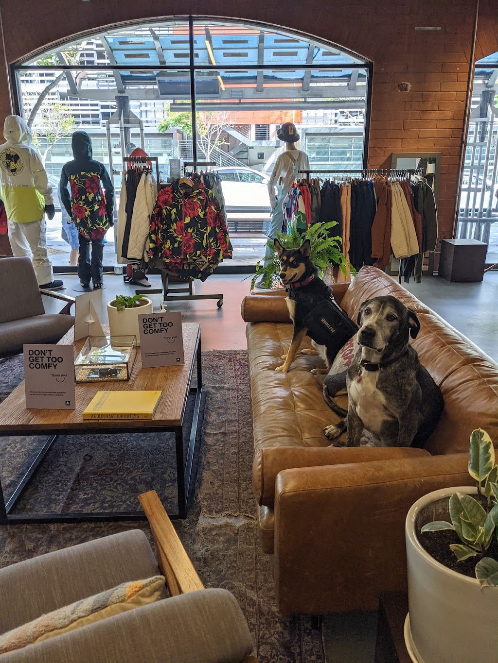 Burton Santa Monica Flagship Store | 1460 4th St, Santa Monica, CA 90401, USA | Phone: (323) 370-1777