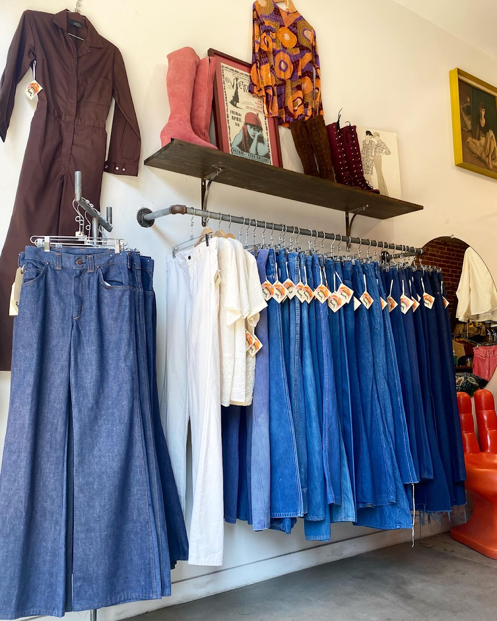 LOOK Vintage | 1459 Sunset Blvd, Los Angeles, CA 90026, USA | Phone: (213) 537-0941