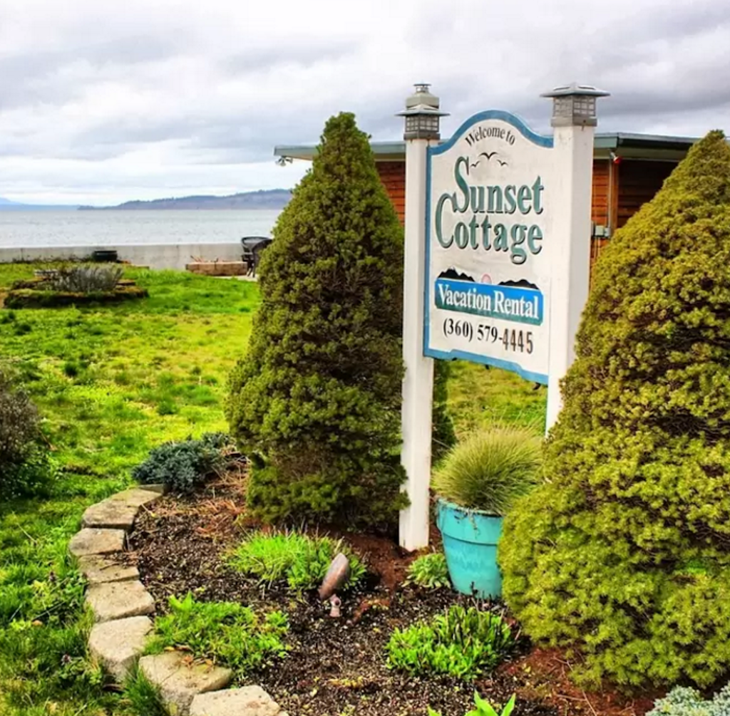 Sunset Beach Cottage | 7358 S Maxwelton Rd, Clinton, WA 98236, USA | Phone: (360) 579-4445