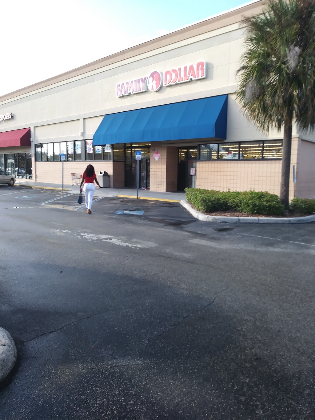 Family Dollar | 3201 Central Ave, St. Petersburg, FL 33713, USA | Phone: (727) 291-6995