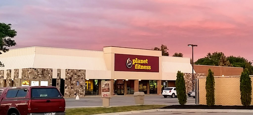 Planet Fitness | 37685 Five Mile Rd, Livonia, MI 48154, USA | Phone: (734) 744-4011