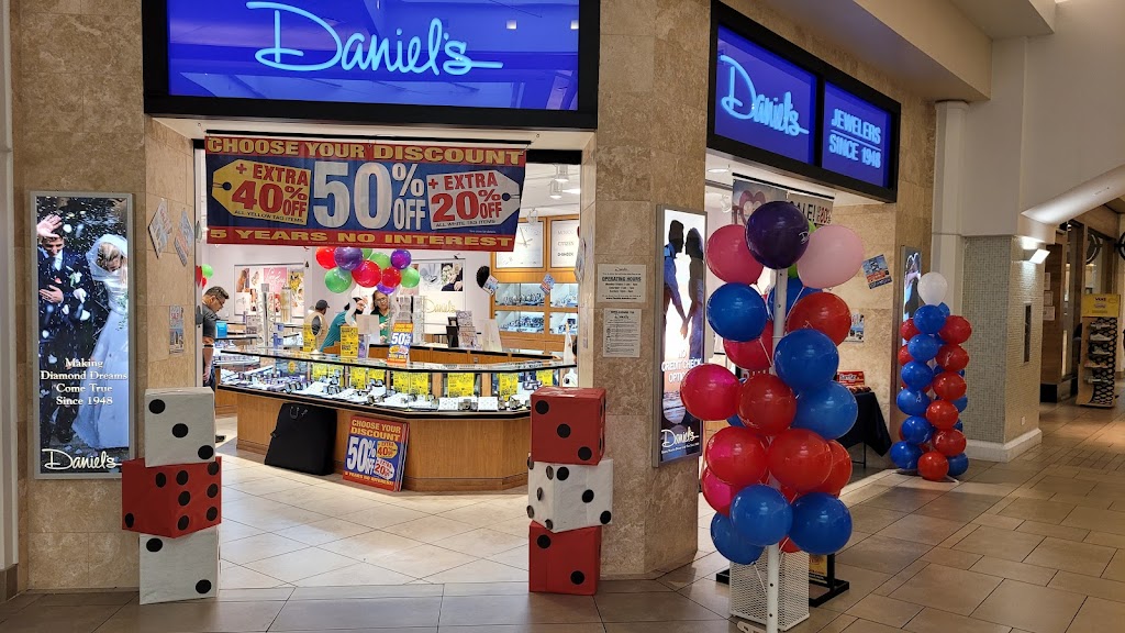 Daniels Jewelers | 5300 San Dario Ave #186, Laredo, TX 78041, USA | Phone: (956) 999-8188