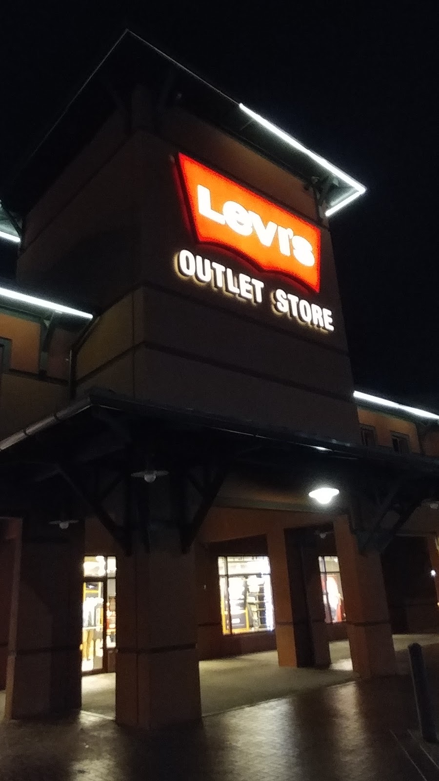 Levis Outlet Store | 5050 Factory Shops Blvd SP 700, Castle Rock, CO 80108 | Phone: (303) 688-6678