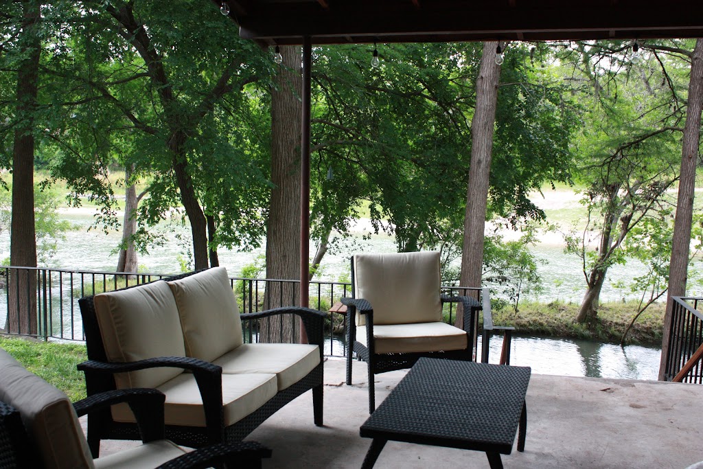 Rio Lodge on the Guad | 7840 River Rd, New Braunfels, TX 78132, USA | Phone: (866) 748-4553