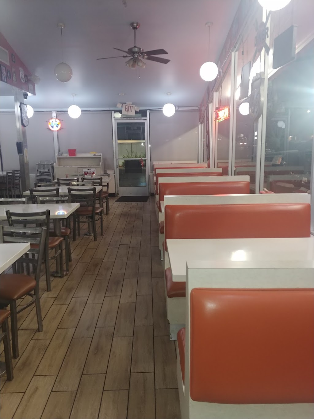 Chriss Burgers Rialto | 765 Foothill Blvd, Rialto, CA 92376, USA | Phone: (909) 875-5258