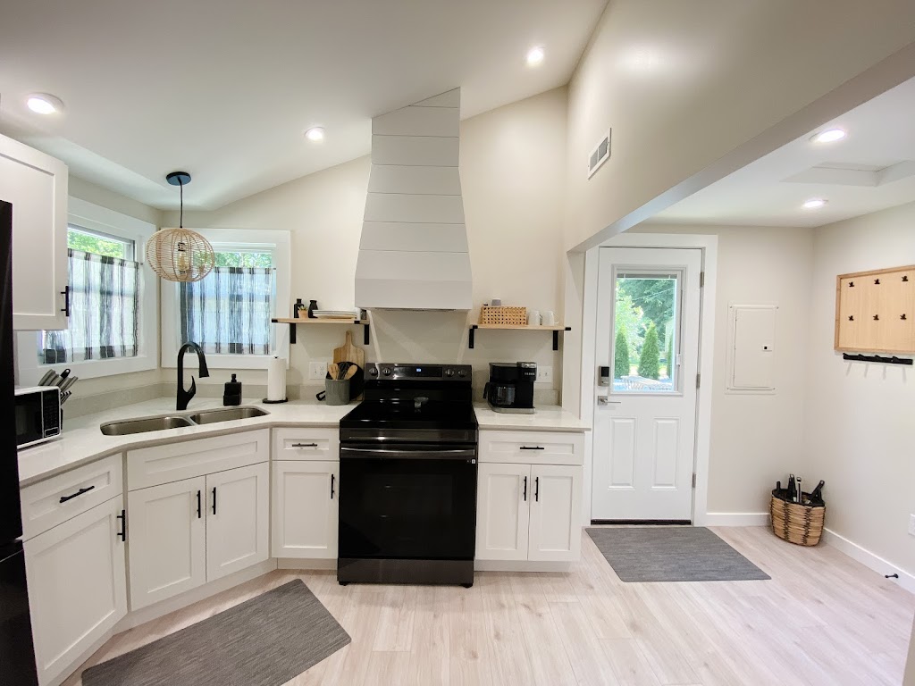 Hideaway Retreat | 5196 Fairfax Dr #5, Geneva, OH 44041, USA | Phone: (440) 361-3538