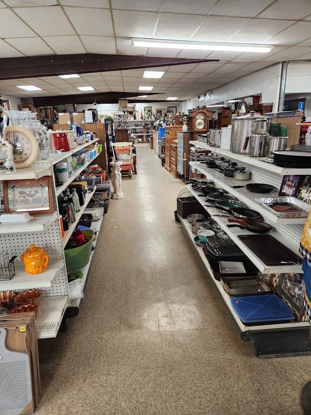 2 Flips Super Thrift | 3000 Woodlawn Blvd, Denison, TX 75020, USA | Phone: (903) 819-1724