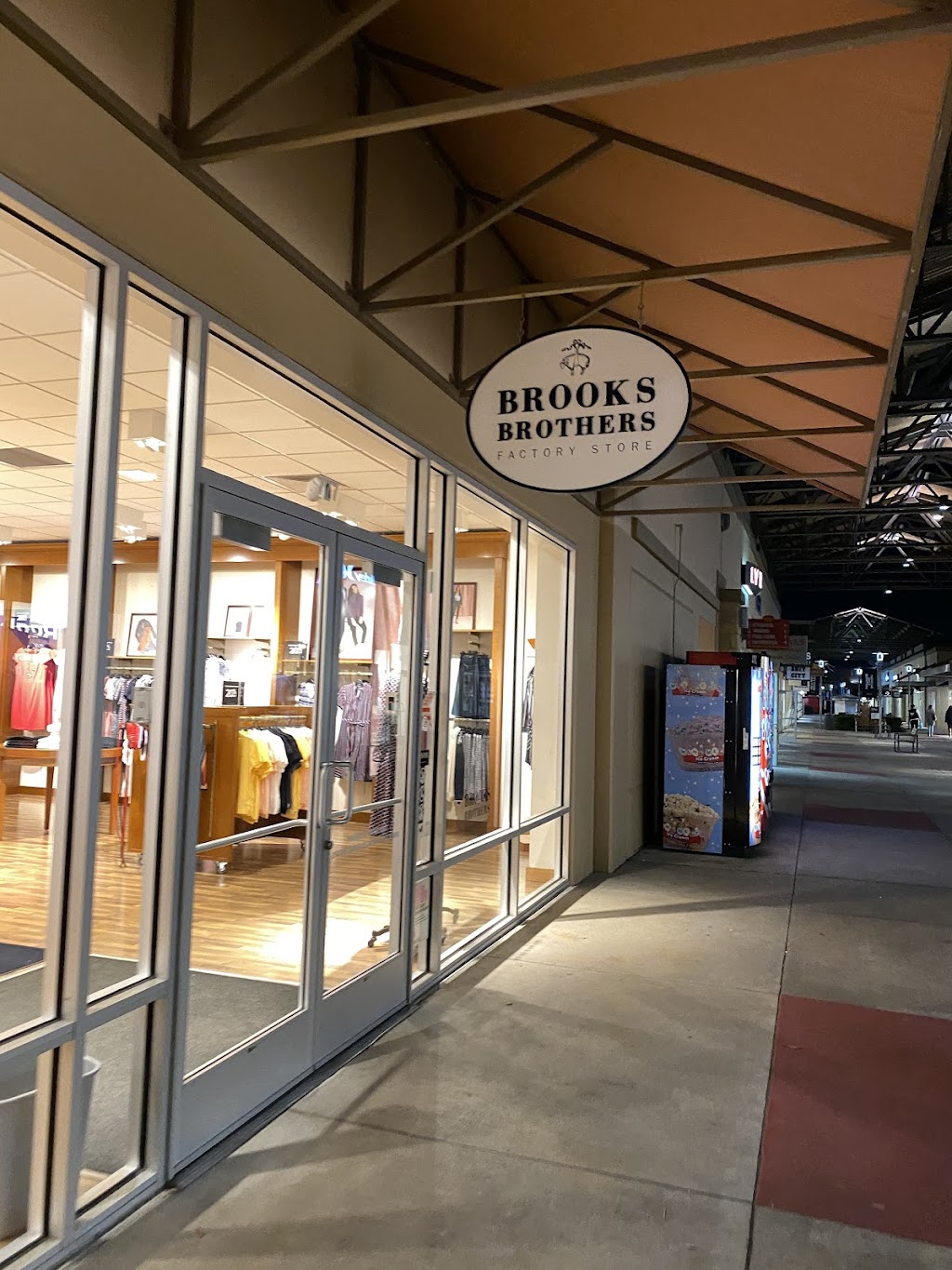 Brooks Brothers | 4401 N Interstate Hwy 35 Suite 777, Round Rock, TX 78664, USA | Phone: (512) 869-3076