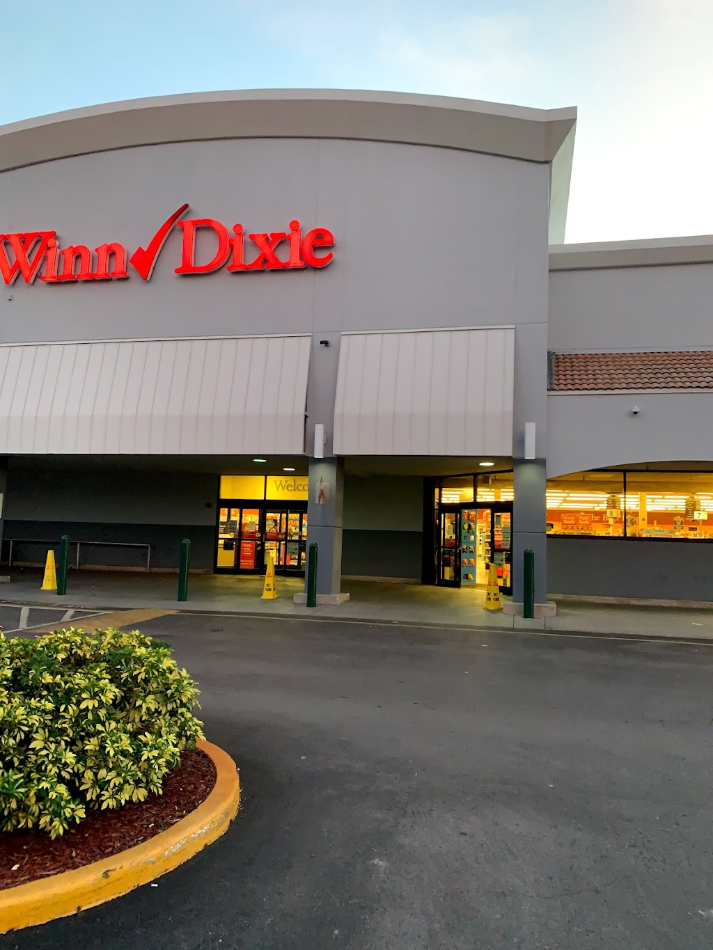 Winn-Dixie | 9101 Little Rd, New Port Richey, FL 34654 | Phone: (727) 868-9228