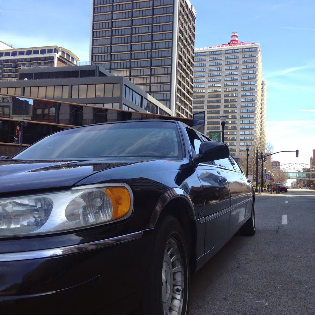 2 Vets And A Limo | 134 Outer Loop #100, Louisville, KY 40214, USA | Phone: (502) 835-2838