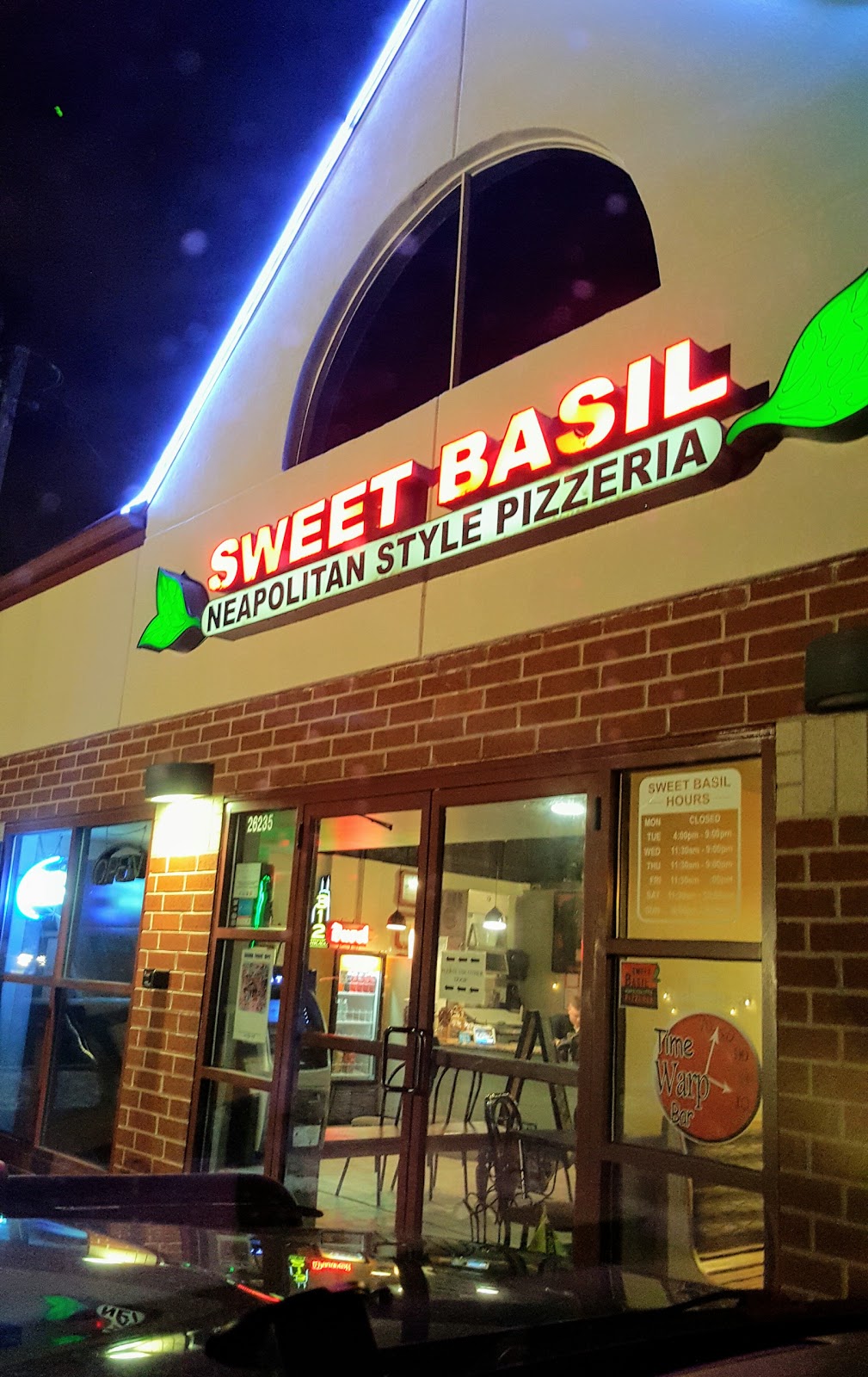 Sweet Basil Neapolitan Style | 26235 Center Ridge Rd, Westlake, OH 44145, USA | Phone: (440) 899-1899