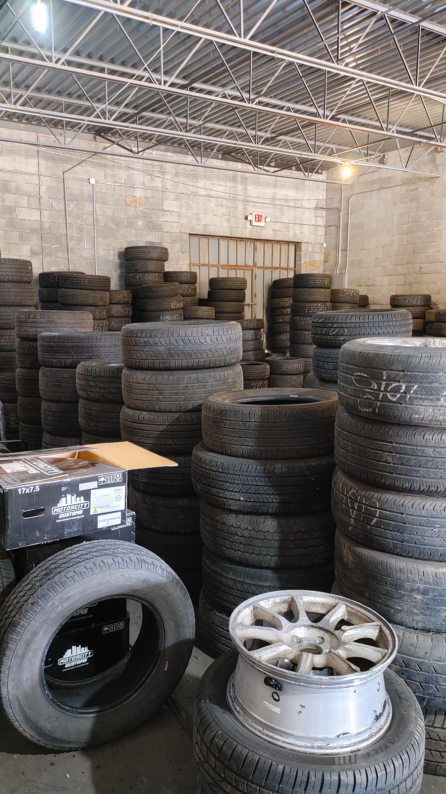 Kal Tires | 12376 Gratiot Ave, Detroit, MI 48205, USA | Phone: (313) 245-2766