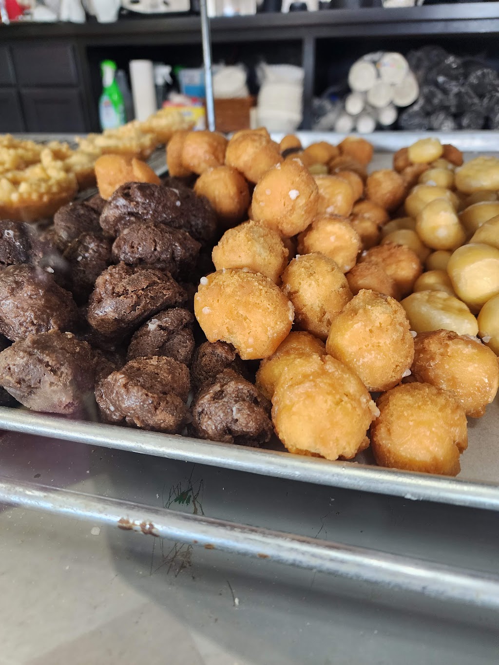 Lee Donuts | 124 Peterson Rd, Libertyville, IL 60048, USA | Phone: (847) 816-7764