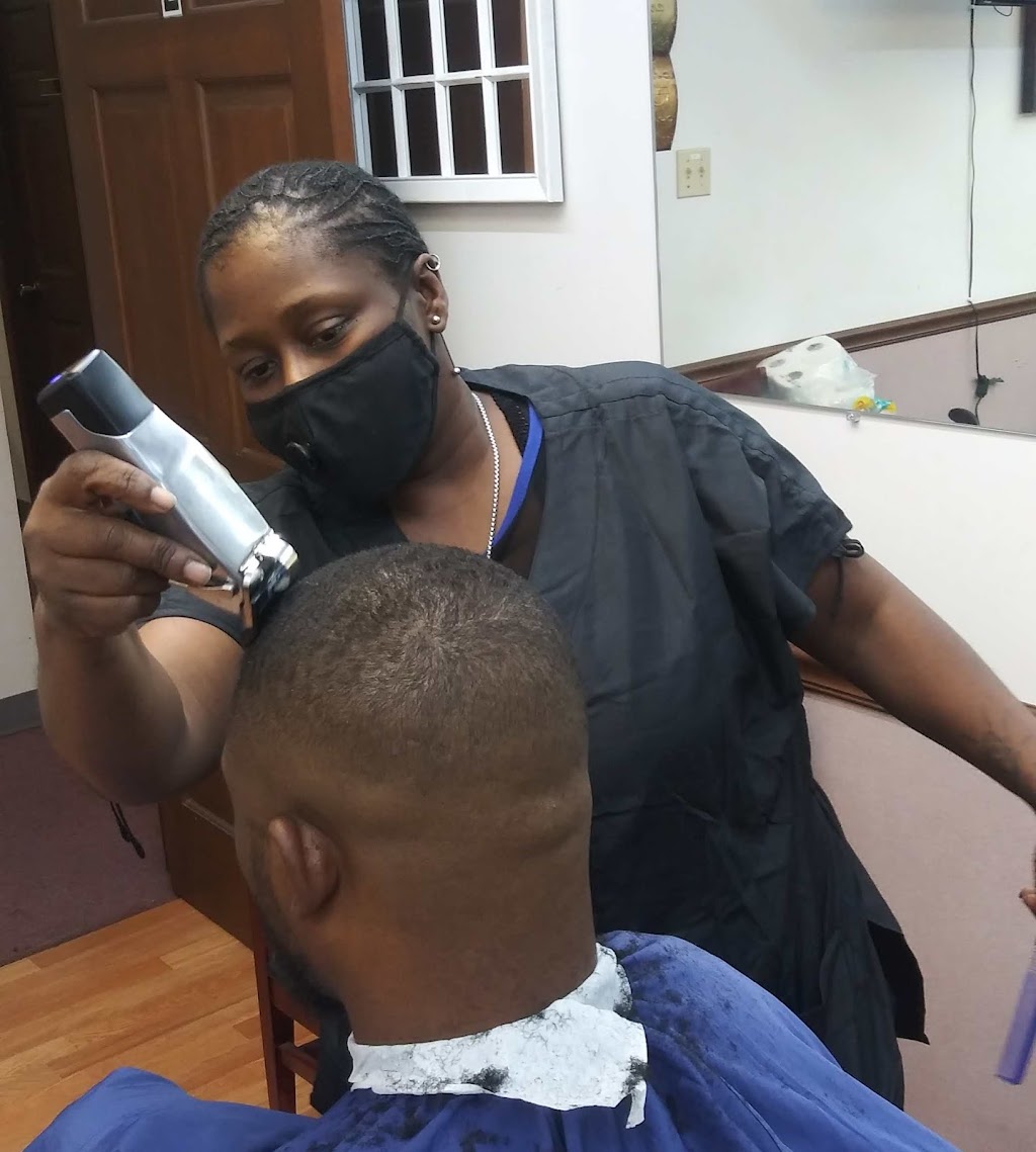 Js Classic Cutz LLC | 1387 Shadeland Ave Suite E, Warren Park, IN 46219, USA | Phone: (317) 671-3487