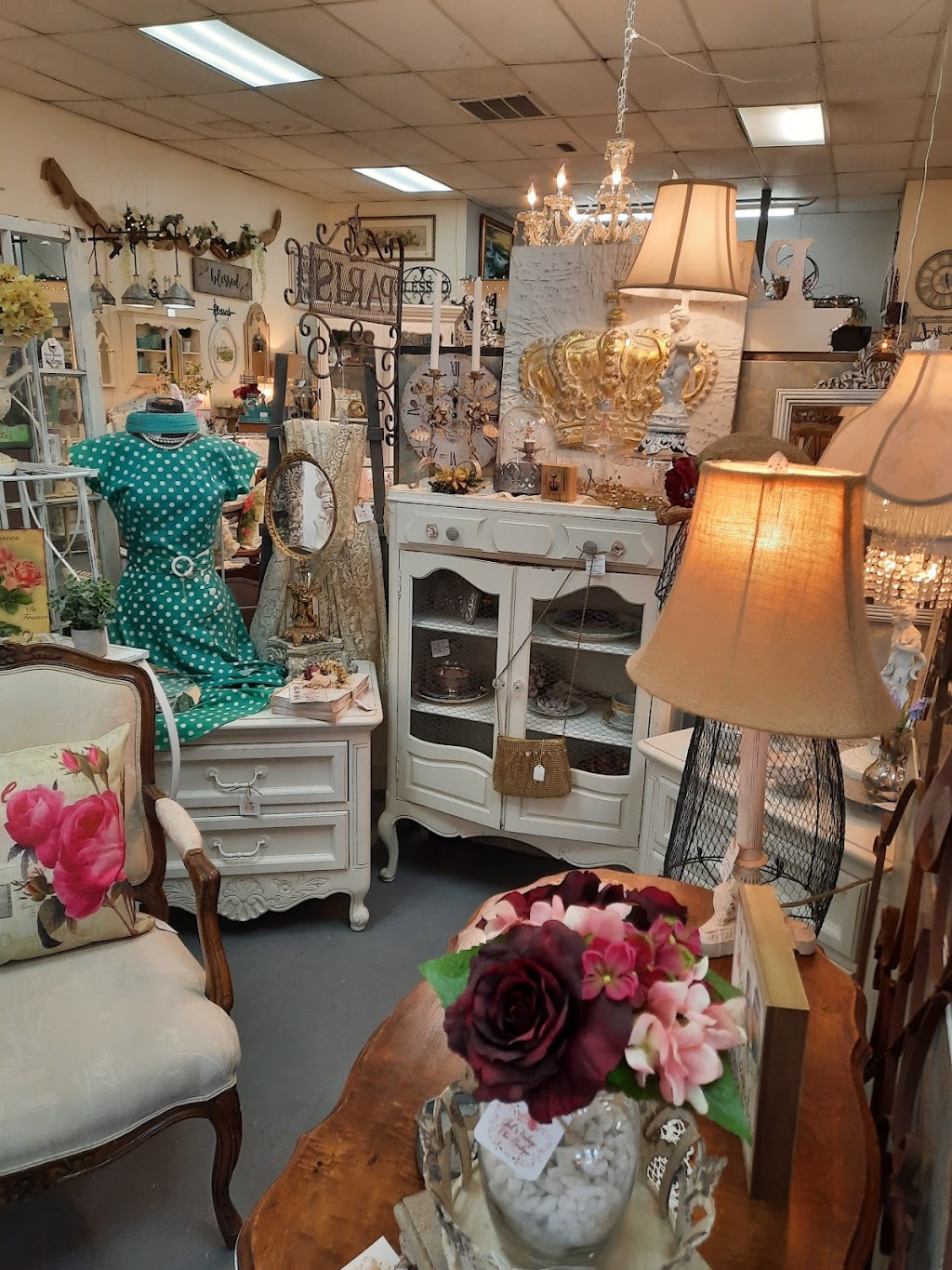 Juls Vintage Shabby Chic Boutique | 1165 Sixth St, Norco, CA 92860, USA | Phone: (951) 479-5425