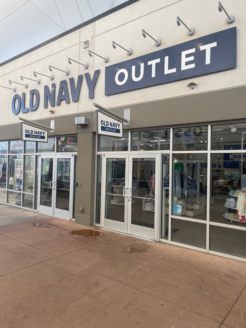 Old Navy Outlet | 7638 W Reno Ave SUITE 565, Oklahoma City, OK 73127, USA | Phone: (405) 440-1925