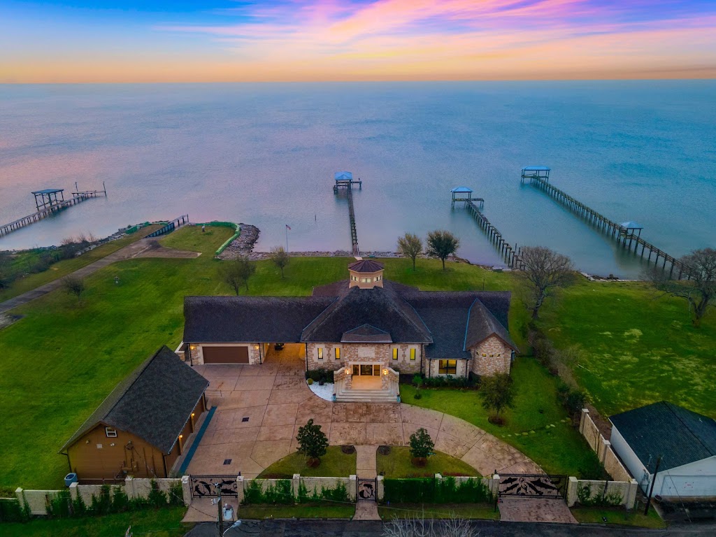 Luxury Bay Area Property Group | 5411 W Bayshore Dr, Bacliff, TX 77518, USA | Phone: (713) 377-3869