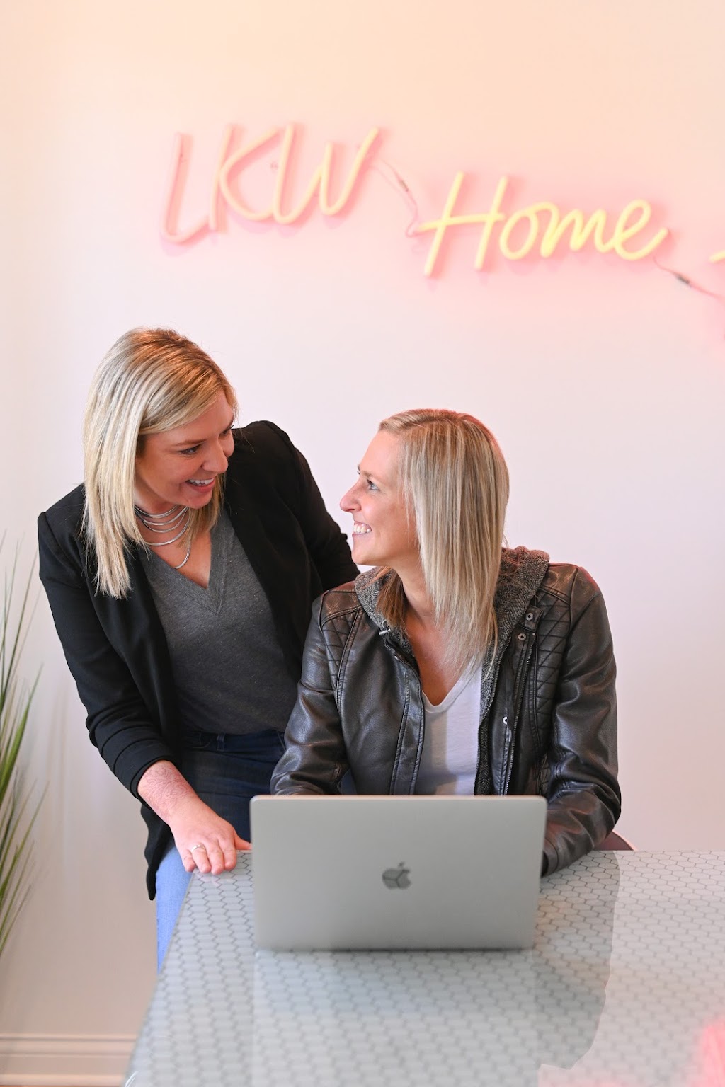 Jennifer Kessel-White & Lauren Lucas, LKW Home Team | 1510 W Lane Ave, Upper Arlington, OH 43221, USA | Phone: (614) 321-9262