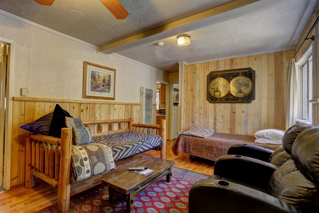 Cabins4Less | 39212 Big Bear Blvd, Big Bear Lake, CA 92315, USA | Phone: (909) 866-3105