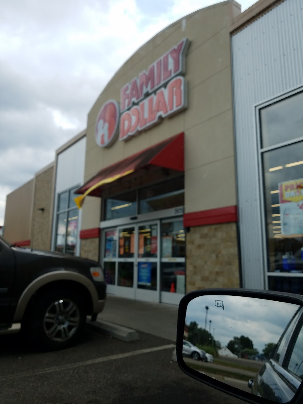 Family Dollar | 2625 Lincoln Way E, Massillon, OH 44646, USA | Phone: (234) 348-6319