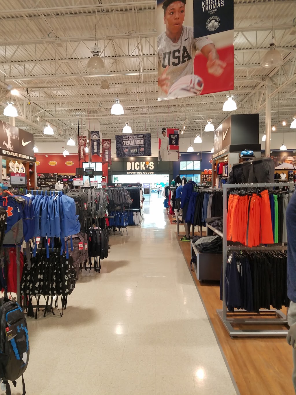 DICKS Sporting Goods | 17071 Southpark Center, Strongsville, OH 44136, USA | Phone: (440) 268-9153