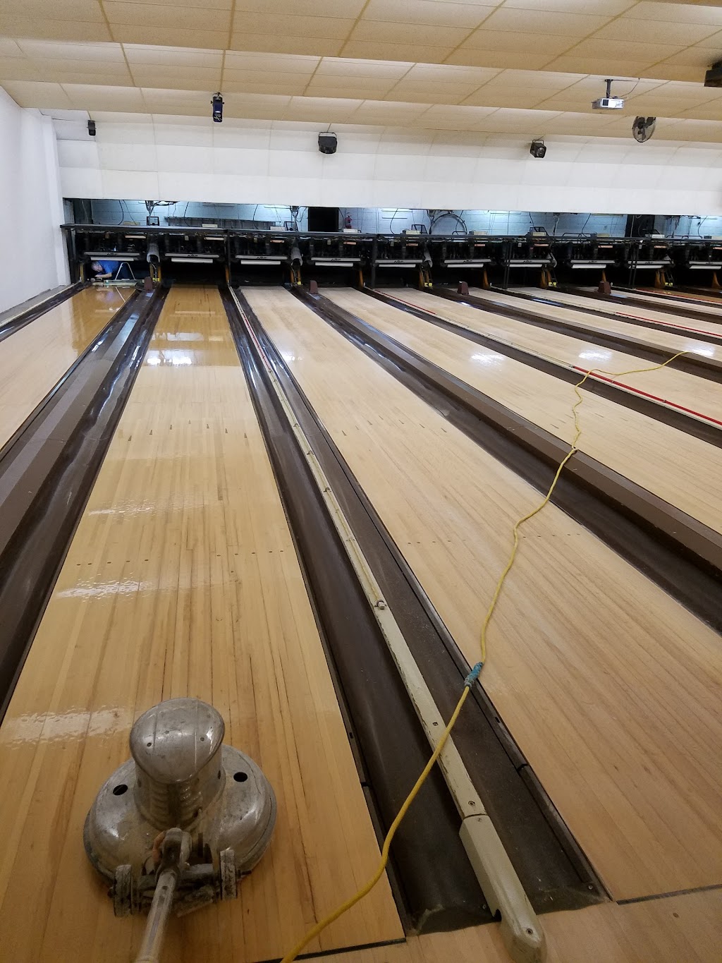 Roosevelt Lanes Recreation | 6701 Roosevelt Ave, Allen Park, MI 48101, USA | Phone: (313) 381-0222