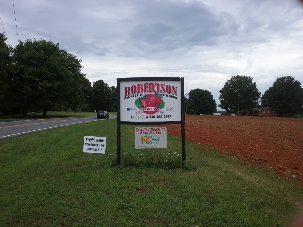 Robertson Family Farm | 390 Mountain View Rd, King, NC 27021, USA | Phone: (336) 403-7592