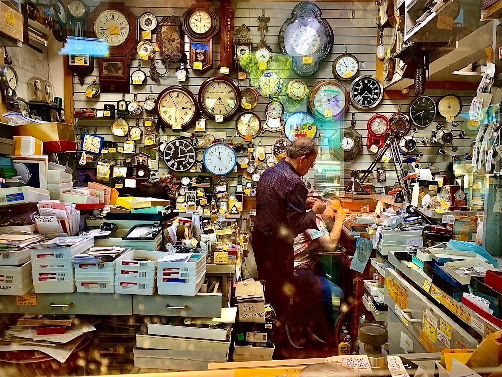 Montana Clock Shop | 1617 Montana Ave, Santa Monica, CA 90403, USA | Phone: (310) 394-0711