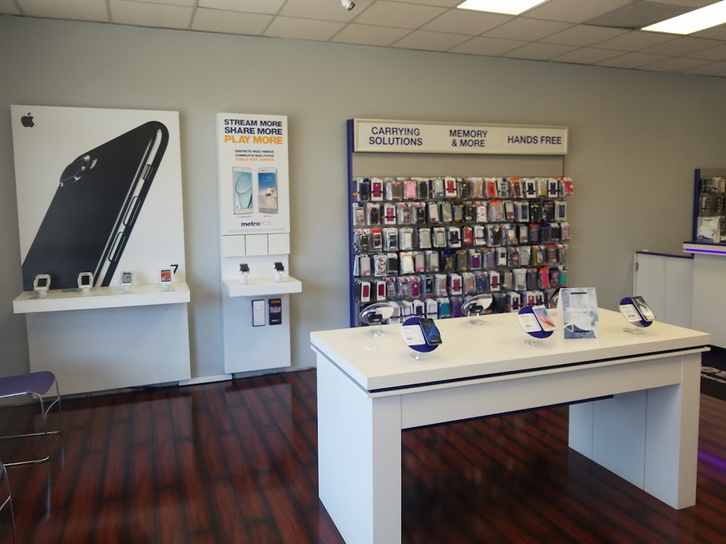 Metro by T-Mobile | 9271 Wayne Rd, Romulus, MI 48174, USA | Phone: (734) 992-8494