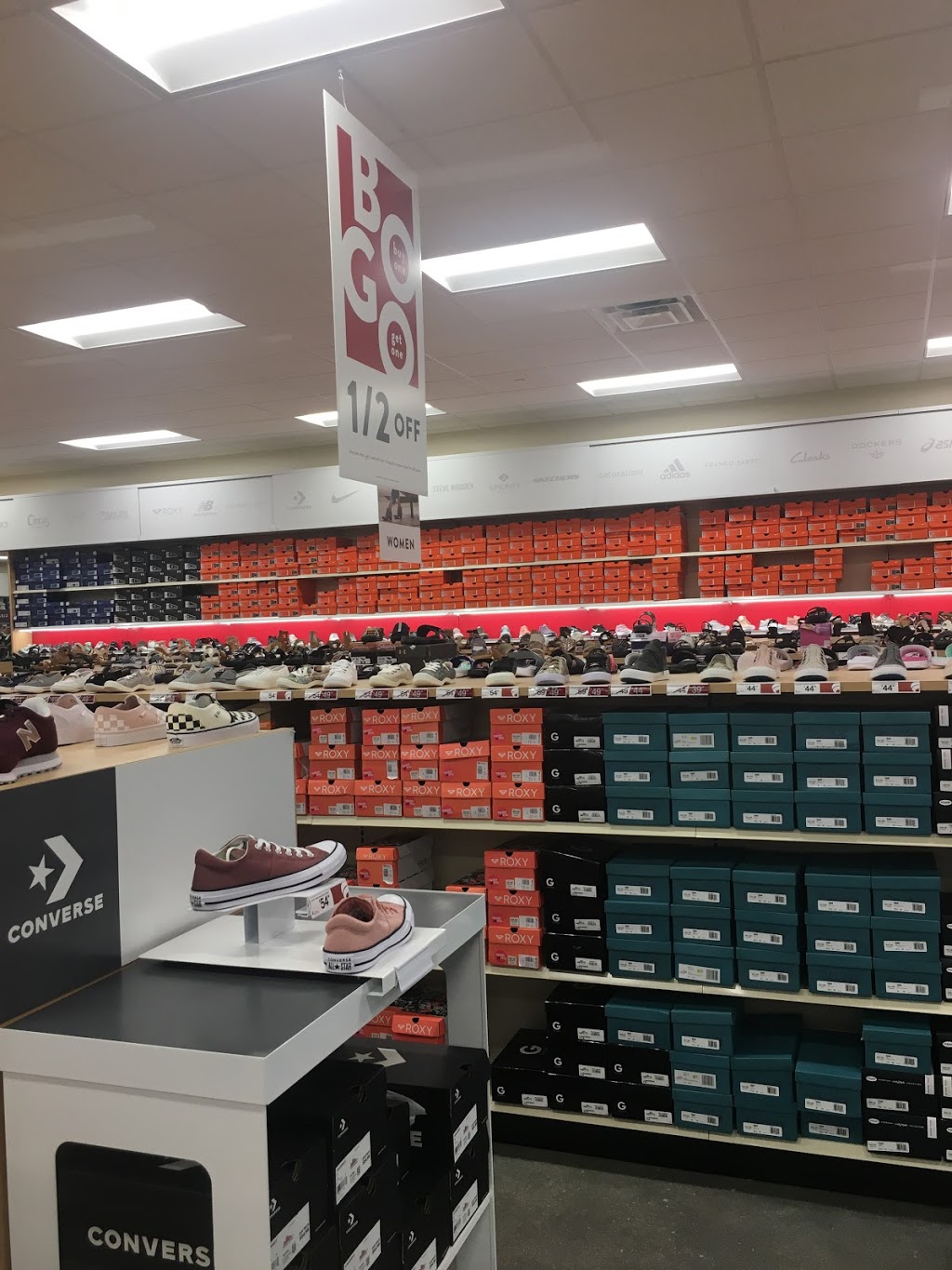 Famous Footwear Outlet | TANGER OUTLETS, 15853 N Fwy Service Rd E SUITE 1170, Fort Worth, TX 76177, USA | Phone: (682) 605-7632