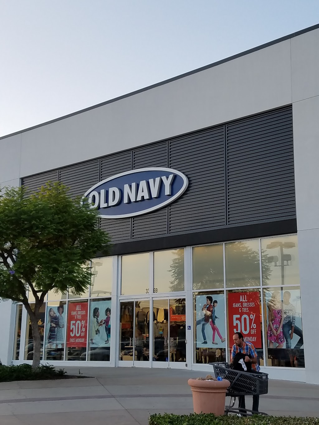 Old Navy | 3369 E Foothill Blvd, Pasadena, CA 91107, USA | Phone: (626) 376-4271