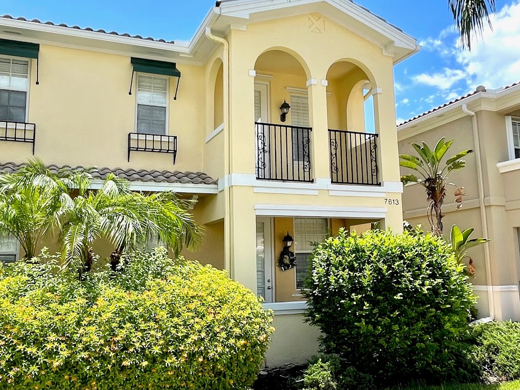 Kim & Vi Klee with Coldwell Banker Realty | Bergamo Ave, Sarasota, FL 34238, USA | Phone: (941) 400-8922