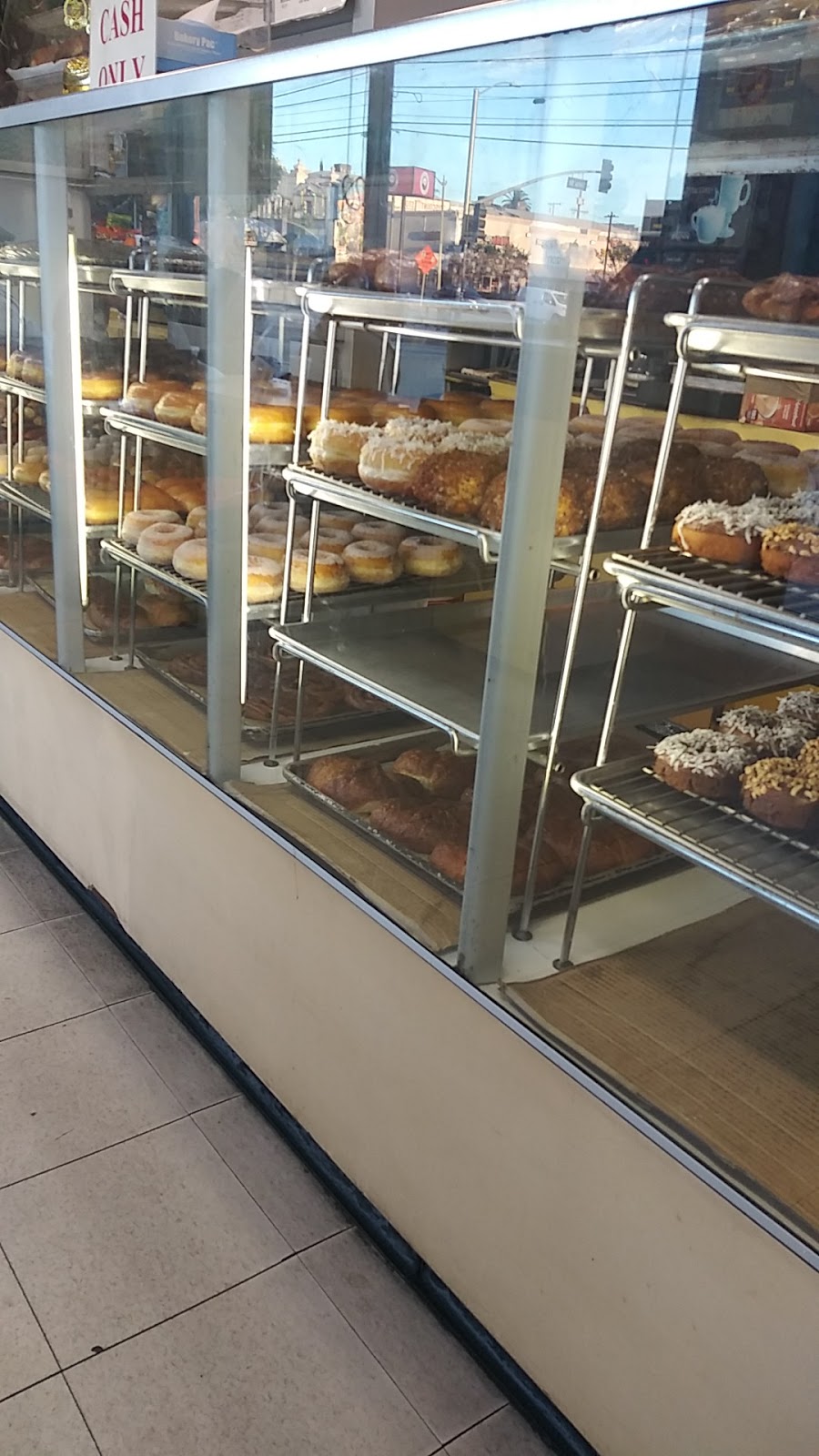 Big Jims Donuts | 2401 Whittier Blvd, Los Angeles, CA 90023, USA | Phone: (323) 261-9744