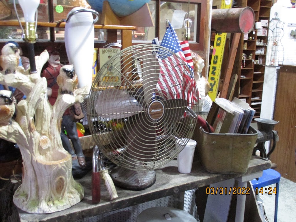 Motor City Antique Gallery | 13431 Telegraph Rd, Flat Rock, MI 48134, USA | Phone: (734) 782-4018