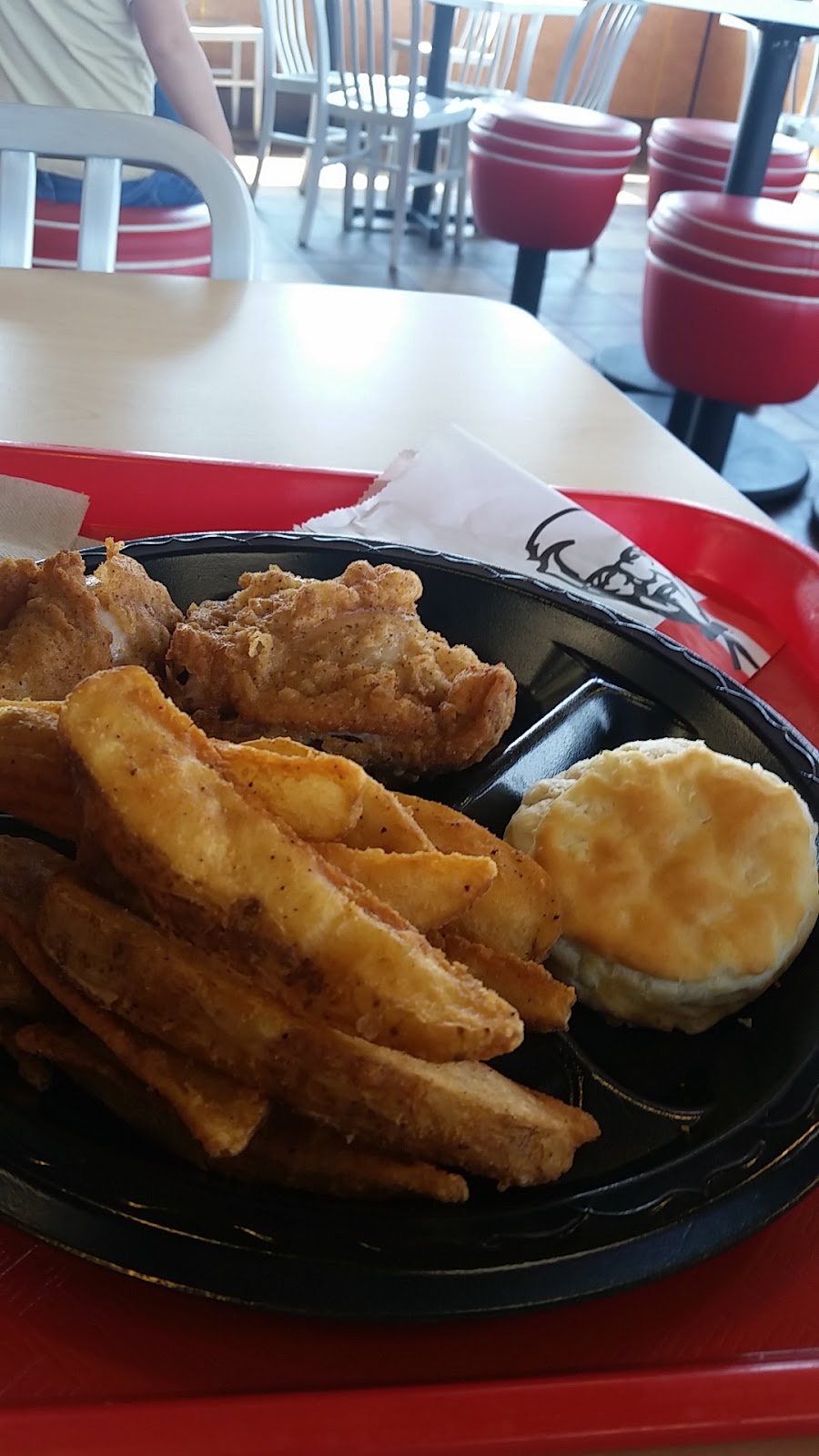 KFC | 618 N Wayne St, Angola, IN 46703, USA | Phone: (260) 665-9944