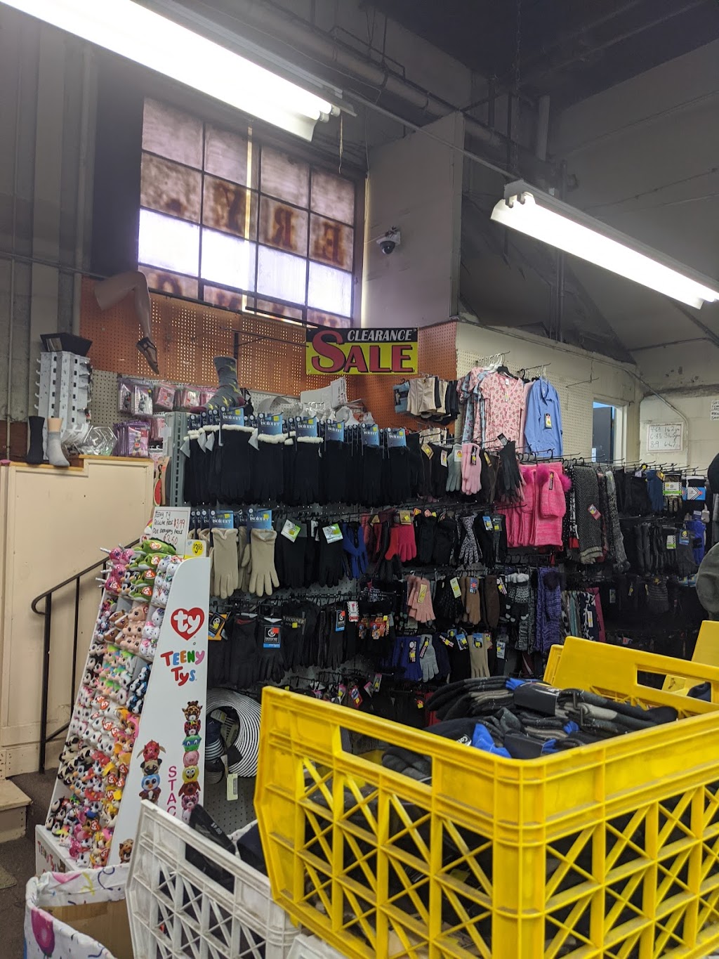 Sock Factory Outlet | 133 Railroad Ave, Garden City Park, NY 11040, USA | Phone: (516) 741-4132