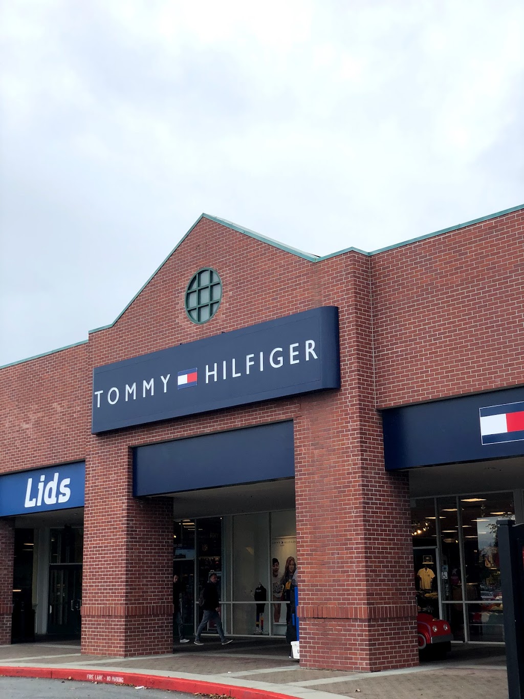 Tommy Hilfiger | 8300 Arroyo Cir Ste 340, Gilroy, CA 95020, USA | Phone: (408) 846-0998