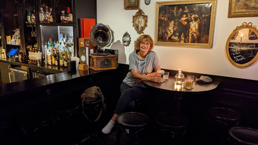 Law & Order Cocktail Bar | Voetboogstraat 4, 1012 XL Amsterdam, Netherlands | Phone: 020 362 6697