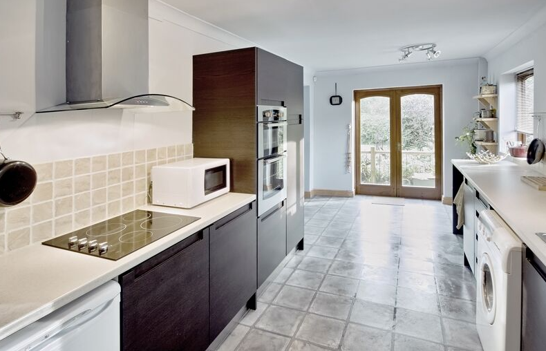 Hellamaid Niagara | 108 Geneva St Unit H, St. Catharines, ON L2R 4N2, Canada | Phone: (289) 812-8155