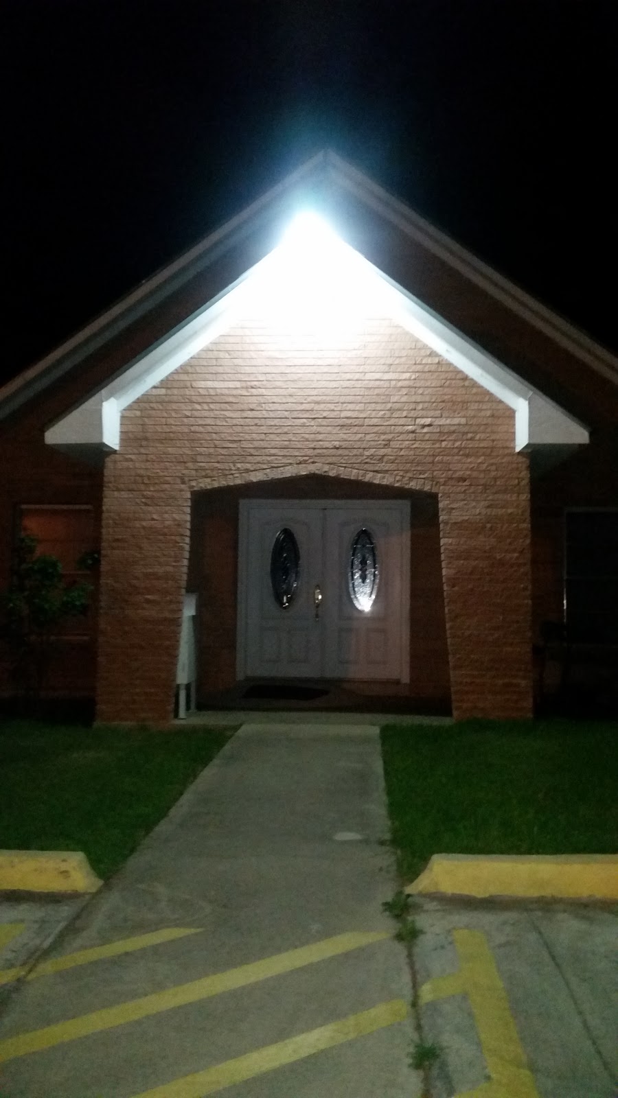 Iglesia Bautista El Calvario | 901 Trail St, Floresville, TX 78114, USA | Phone: (830) 393-8564