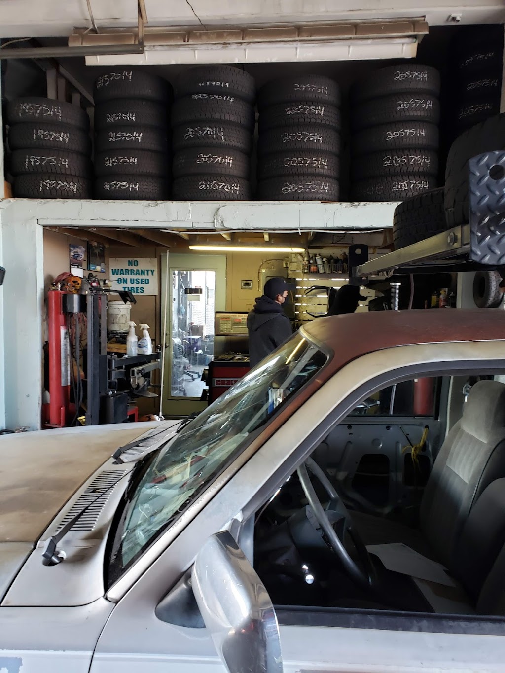 Empire Tire Shop & Auto Detail | 700 San Mateo Blvd NE, Albuquerque, NM 87108, USA | Phone: (505) 255-0784