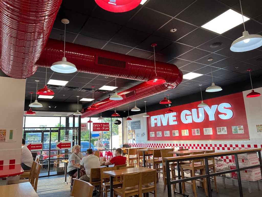 Five Guys | 17304 Chesterfield Airport Rd, Chesterfield, MO 63005, USA | Phone: (636) 536-9872