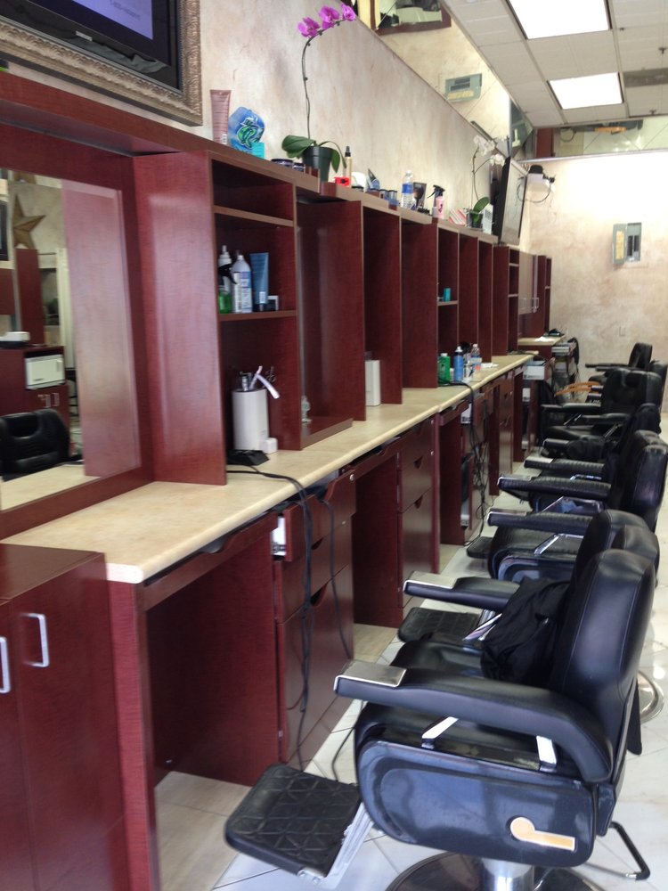 Rafaels Barber Shop | 377 S Oyster Bay Rd #6, Plainview, NY 11803, USA | Phone: (516) 938-6746