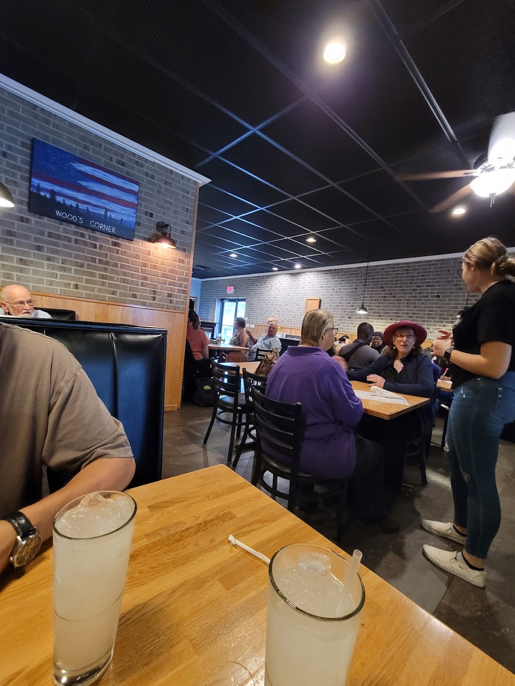 Wood's Corner in 1403 Main St, Crete, IL 60417, USA